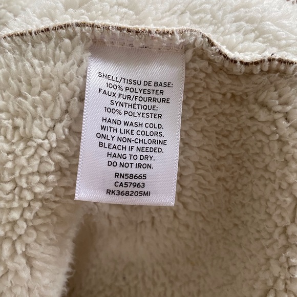 Oat and cream coloured sherpa vest - Picture 4 of 5